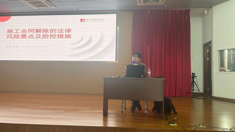 一个标准的机械结构实用新型专利参数模板通常包括以下几个部分：